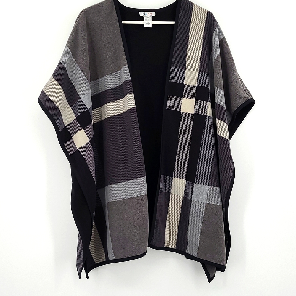 D&CO XS/S light dark Gray black plaid over the shoulder poncho shawl warm cozy